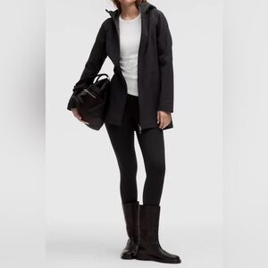 LULULEMON BLACK SOFTSHELL JACKET SIZE 6